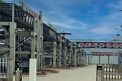 Warmly celebrating···